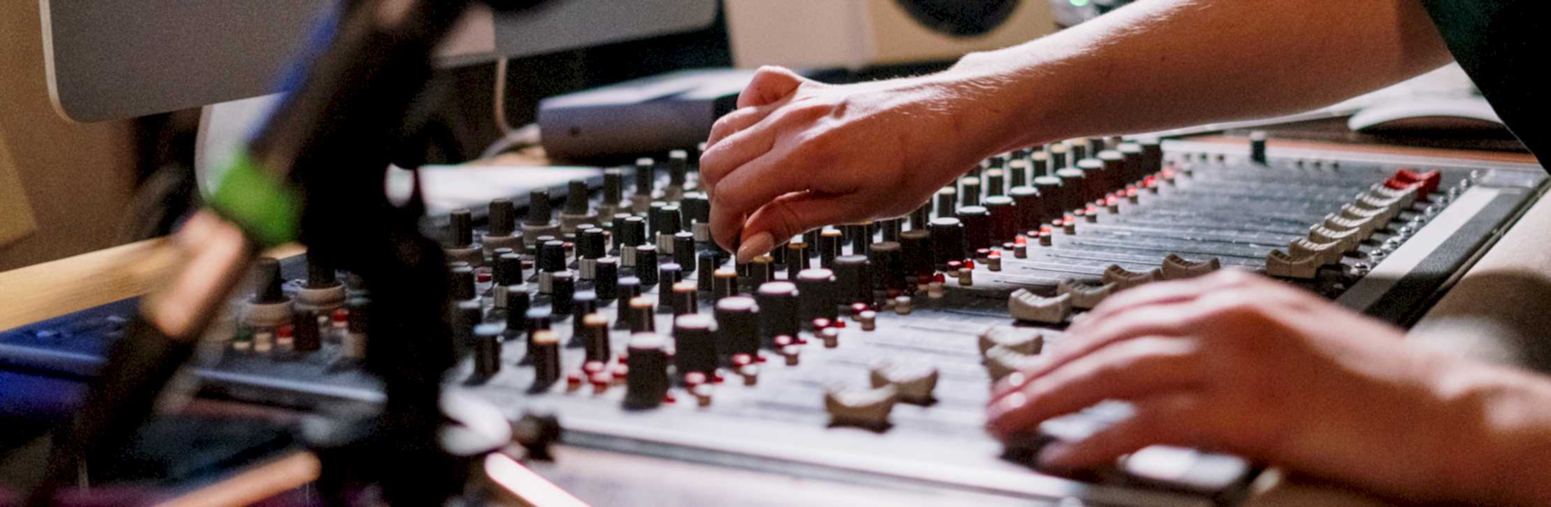 Acayip Sesler Stüdyo